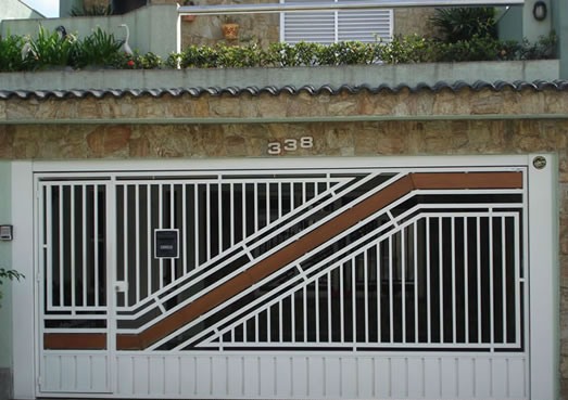 ATM 08 aço tubular com madeira